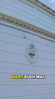 Prachtvolles Gebäude😮, Indonesien.
Folgt für mehr Reisen & Storys: @FrankysOdyssey
Google Maps Guide & Extras: https://buymeacoffee.com/frankysodyssey/extras
#reisen #auswandern #frankysodyssey #Indonesien #reisevlog #abenteuer #asien
#reiseblogger #reisetipps #reiseziele #reiselust