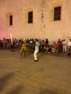 Welcher Tanz ist das?  #tanzen #cartagena #kolumbien #reisen #weltreise #auswandern #südamerika #reisevlog #reisenmachtgl #reiseblogger #urlaub #reisetipps #geheimtipp #fernweh #reiselust #reiseziele #abenteuer