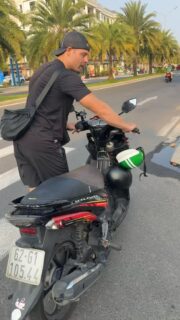 Schon wieder Stress in Saigon…
Motorbike kaputt – zum zweiten Mal in Vietnam.
Es kann doch nicht sein, dass die ihre Bikes einfach nicht ordentlich warten.
Sowas macht mich echt sauer. 🤦‍♂️🇻🇳
#Saigon #VietnamLife #MotorbikeProblems #TravelFail #BackpackerLife