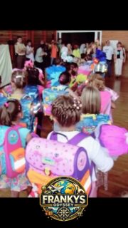 🇩🇪✨ **Früher war wirklich alles besser… oder täuscht mich meine Erinnerung?**
Wenn ich an meine Kindheit in Deutschland denke, kommt direkt dieses Gefühl hoch 😳
📼 Kein Handy, kein Dauer-Online
🌳 Den ganzen Tag draußen
🎶 Musik, die bis heute im Kopf bleibt – wie Iris
💭 Für mich war es eine Zeit voller Freiheit, Leichtigkeit und unbeschwerter Momente.
👉 Aber war damals wirklich alles besser – oder fühlt es sich nur so an, weil es meine Kindheit war?
💬 Wie siehst du das?