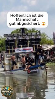 🔥 DIESE Boot-Party in Pattaya ist komplett eskaliert 😳🔊 (So etwas hast du noch nie gesehen!)
Pattaya Pitahaya zeigt, wie simpel es sein kann: ein Boot, ein starkes Soundsystem und gute Musik.
In Thailand entstehen so Partys mitten auf dem Wasser – ohne große Bühne oder aufwendige Technik.
👉 Minimaler Aufbau
👉 Direkte, rohe Atmosphäre
👉 Fokus komplett auf Musik und Vibe
💬 Würdest du auf so einem Boot feiern?
#Rave #Techno #Thailand #Vibes #Minimal