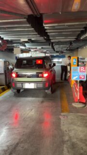Diese Schranke legt in Vietnam die ganze Garage lahm 😂
