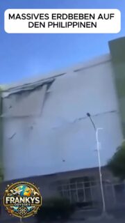 Weitere Aufnahmen vom heutigen massiven Erdbeben auf den Philippinen
Neue Videos zeigen das Ausmaß des heftigen Erdbebens der Stärke 7,8 in der Region General Santos. Gebäude wanken, Menschen verlassen panisch Straßen und Häuser, während weiterhin Nachbeben registriert werden.
Die Lage bleibt angespannt – vielerorts kommt es zu Stromausfällen und Schäden an der Infrastruktur.
#Philippinen #Erdbeben #GeneralSantos #Naturgewalten #BreakingNews