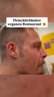 Hier werde ich zum VEGANER!? 🌱😳| Da Nang, Vietnam
Bringt mich dieses Restaurant dazu, komplett auf Fleisch zu verzichten? 🥩🌱
Weltweit gibt es Schätzungen zufolge rund 500 Millionen Veganerinnen und Veganer. Eine genaue Zahl lässt sich allerdings nur schwer bestimmen, da es keine einheitliche weltweite Erfassung gibt.
Aber könnte dieses Restaurant mich tatsächlich davon überzeugen, auf Fleisch zu verzichten? 👀
Bist du vegan oder doch lieber Fleischesser? 🥩🌱
abonniere @Frankysodyssey für mehr Reisecontent!
#vietnam #vegan #food #essen #vlog #travel