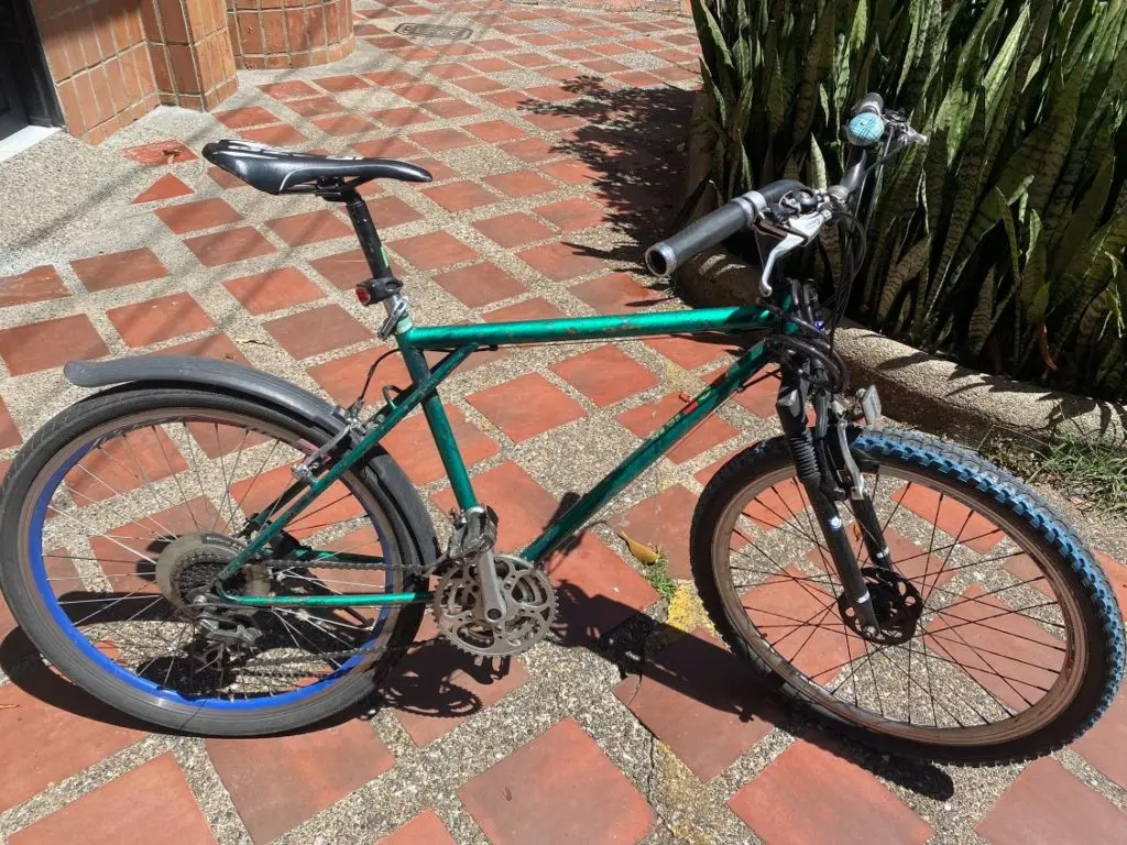Mein damals gebraucht gekauftes Fahrrad in Medellín