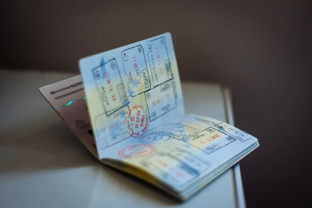Reisepass mit Stempeln – wichtige Dokumente für die Auswanderung