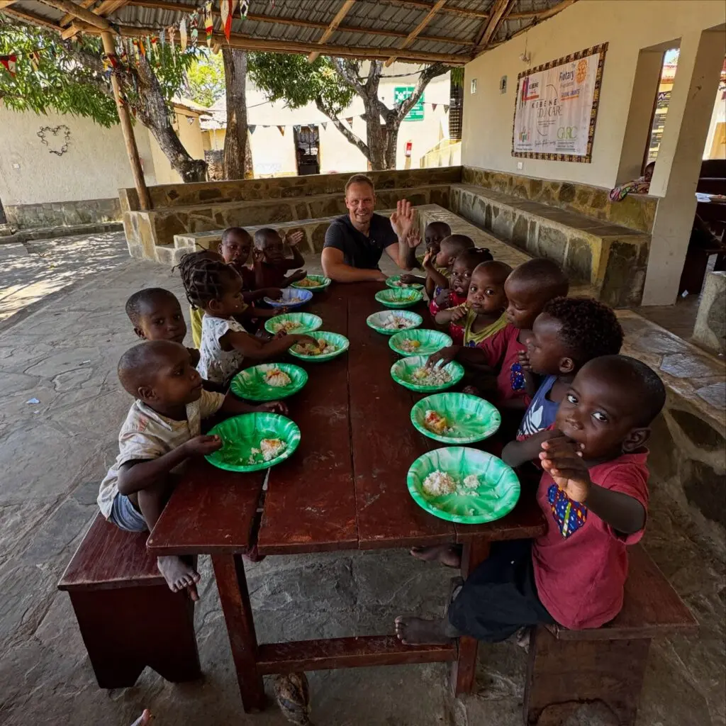 Persönlicher Besuch in einem Waisenhaus in Diani, Kenia – Einblick in den Alltag von Kindern und jungen Müttern